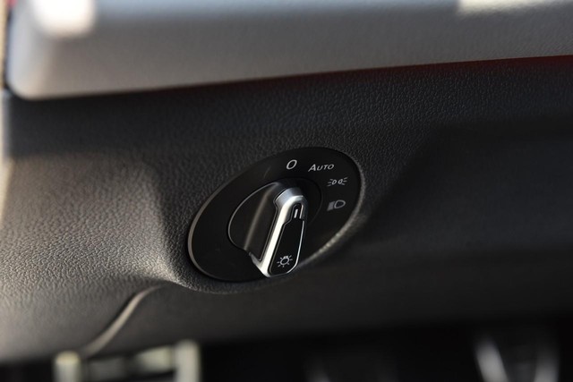 Volkswagen Jetta GLI Vehicle Image 11