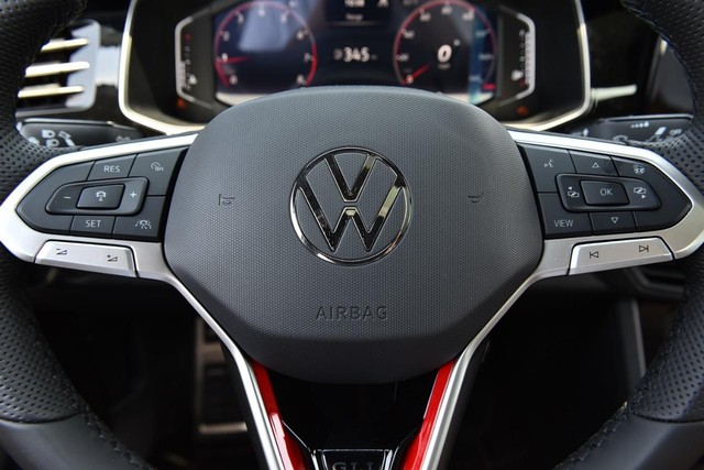 Volkswagen Jetta GLI Vehicle Image 19