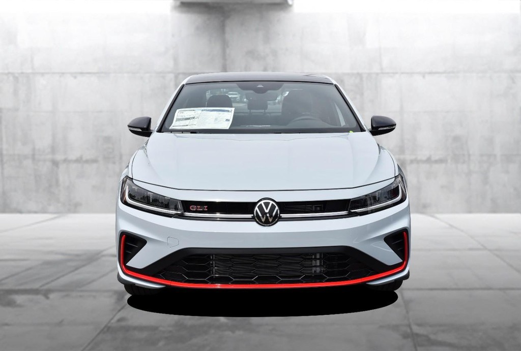 Volkswagen Jetta GLI Vehicle Full-screen Gallery Image 4