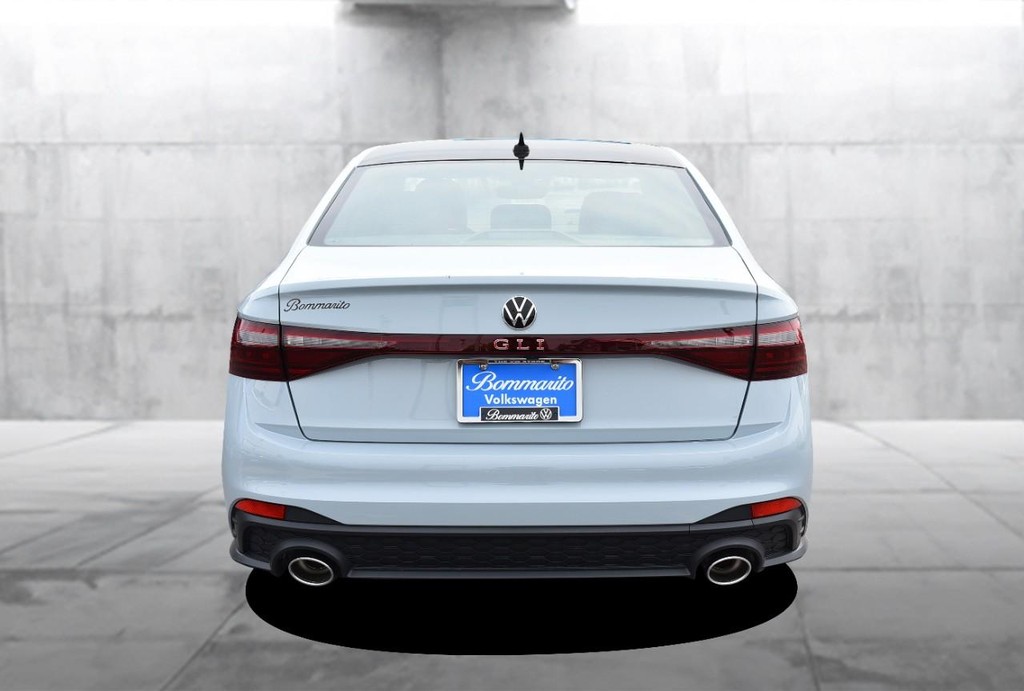 Volkswagen Jetta GLI Vehicle Full-screen Gallery Image 6