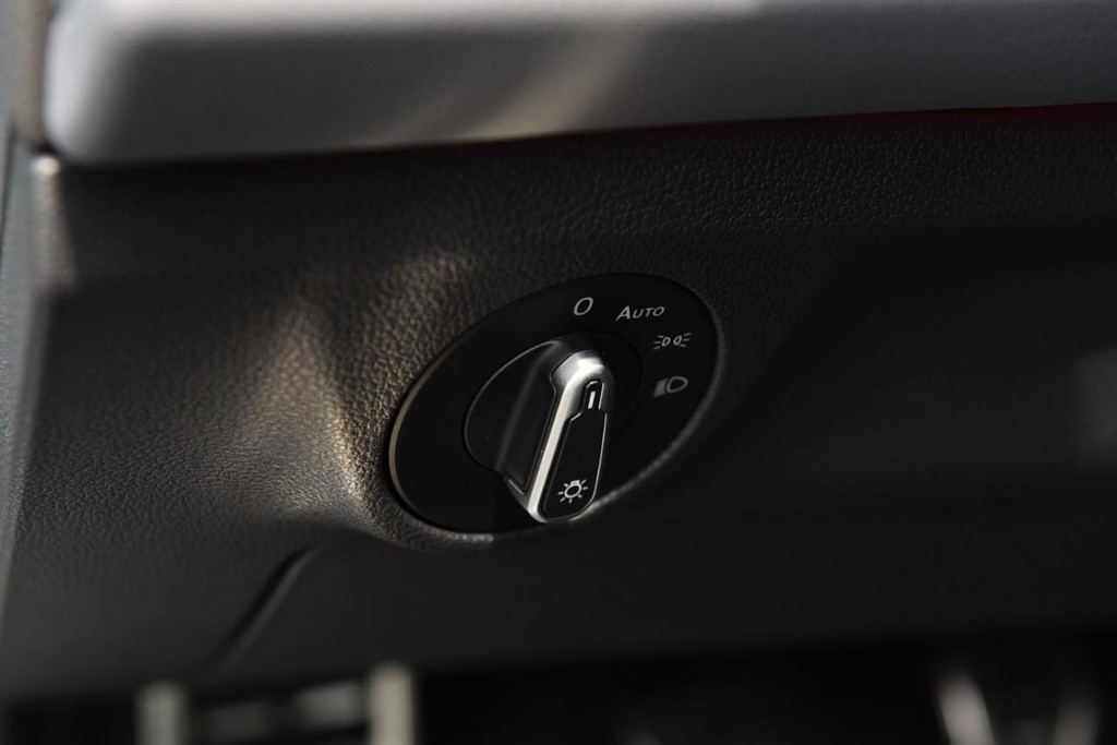 Volkswagen Jetta GLI Vehicle Full-screen Gallery Image 11