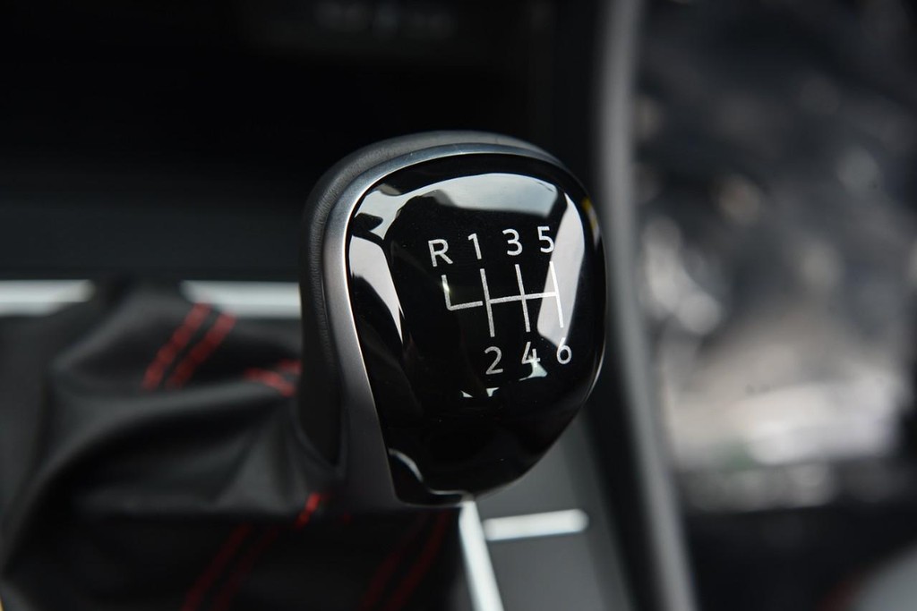 Volkswagen Jetta GLI Vehicle Full-screen Gallery Image 18
