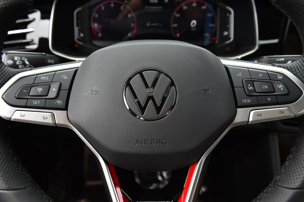Volkswagen Jetta GLI Vehicle Full-screen Gallery Image 19