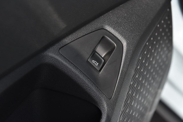 Volkswagen Jetta GLI Vehicle Image 09