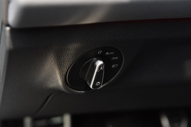 Volkswagen Jetta GLI Vehicle Image 11
