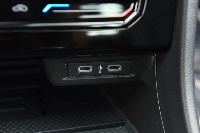 Volkswagen Jetta GLI Vehicle Image 16