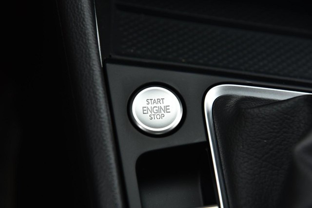 Volkswagen Jetta GLI Vehicle Image 17