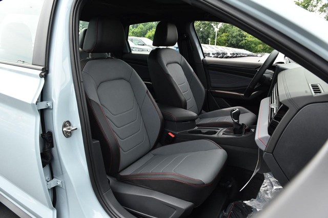 Volkswagen Jetta GLI Vehicle Image 21