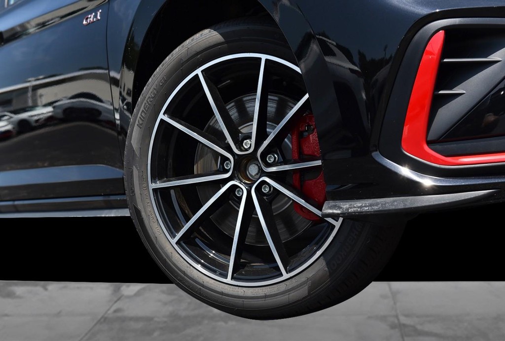 Volkswagen Jetta GLI Vehicle Full-screen Gallery Image 3