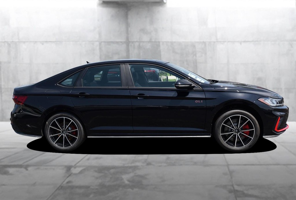 Volkswagen Jetta GLI Vehicle Full-screen Gallery Image 5