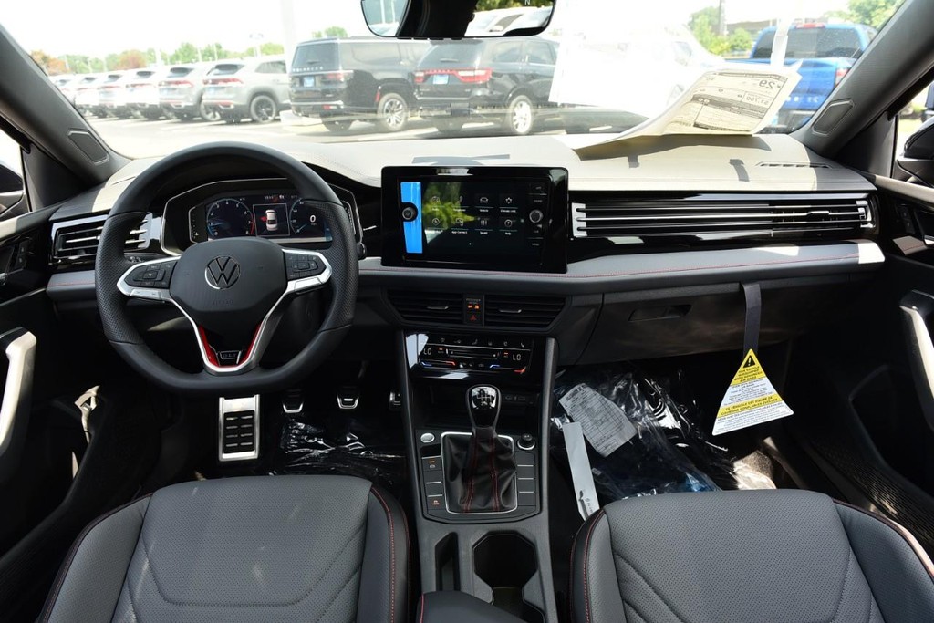 Volkswagen Jetta GLI Vehicle Full-screen Gallery Image 7