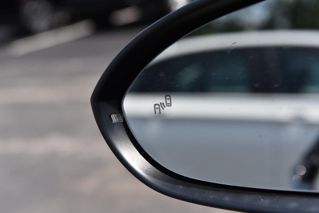 Volkswagen Jetta GLI Vehicle Full-screen Gallery Image 10