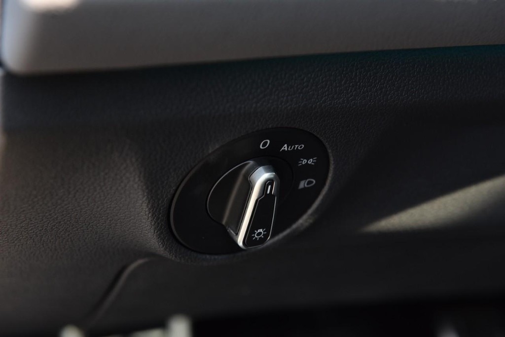 Volkswagen Jetta GLI Vehicle Full-screen Gallery Image 11