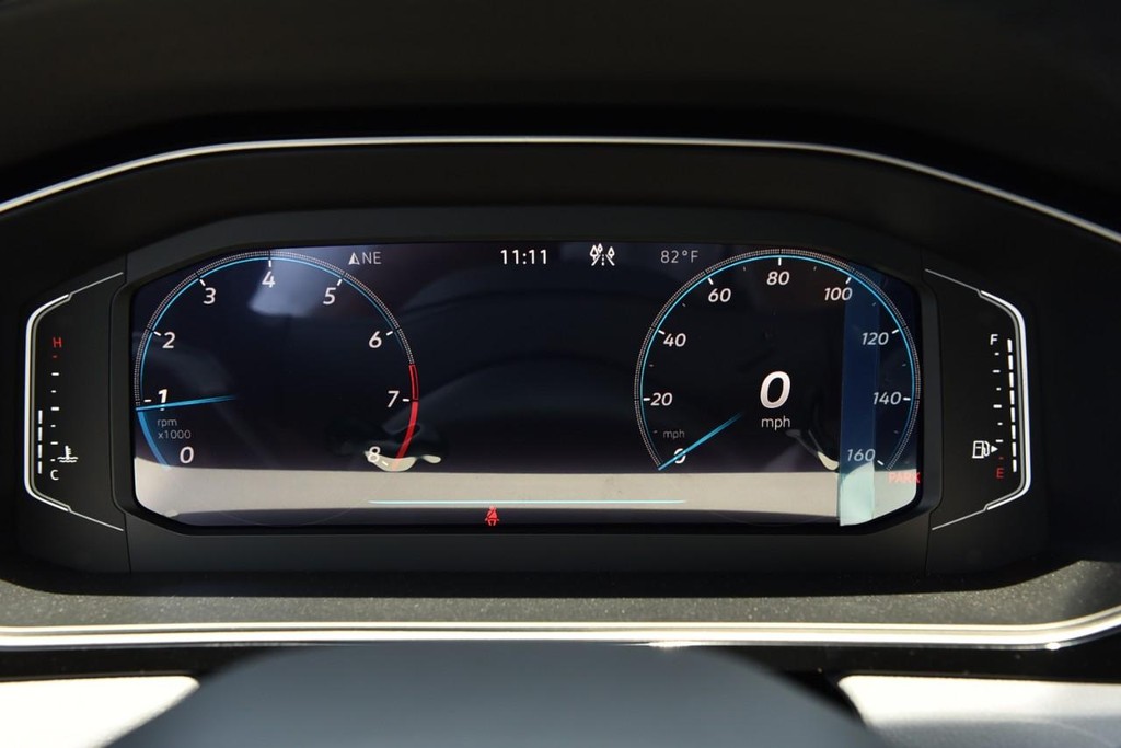 Volkswagen Jetta GLI Vehicle Full-screen Gallery Image 12