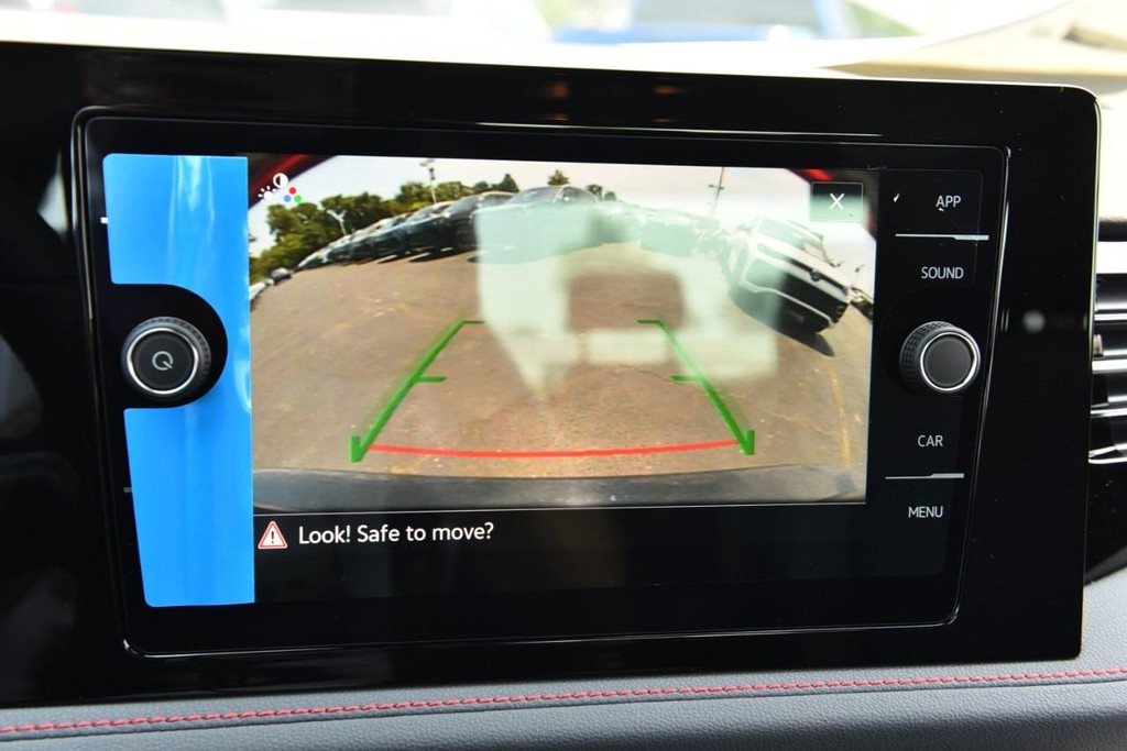 Volkswagen Jetta GLI Vehicle Full-screen Gallery Image 13