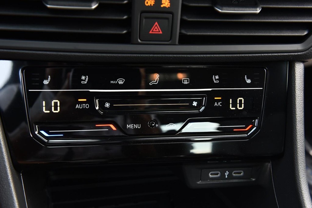 Volkswagen Jetta GLI Vehicle Full-screen Gallery Image 15