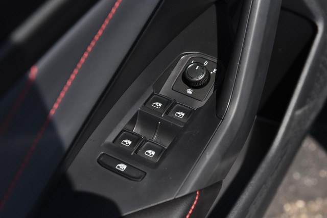 Volkswagen Jetta GLI Vehicle Image 08