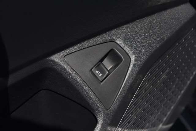 Volkswagen Jetta GLI Vehicle Image 09
