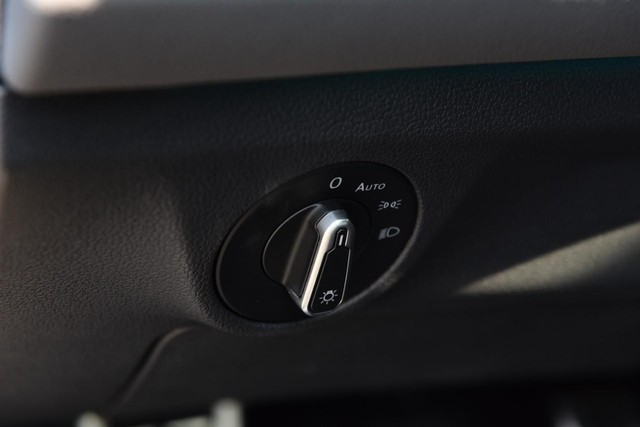 Volkswagen Jetta GLI Vehicle Image 11