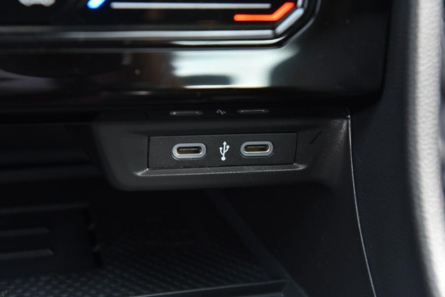Volkswagen Jetta GLI Vehicle Image 16