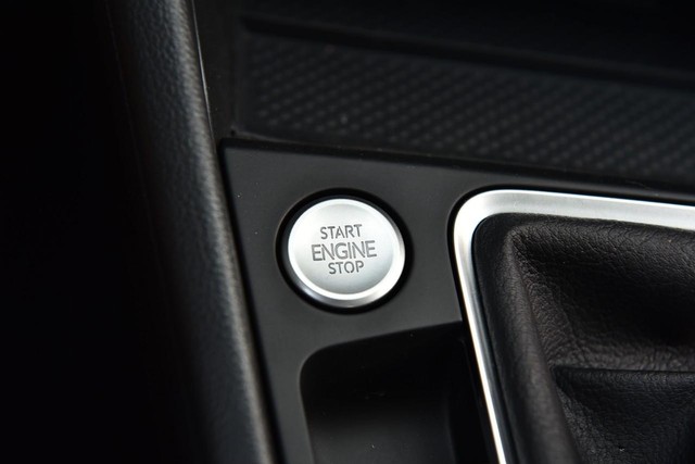 Volkswagen Jetta GLI Vehicle Image 17