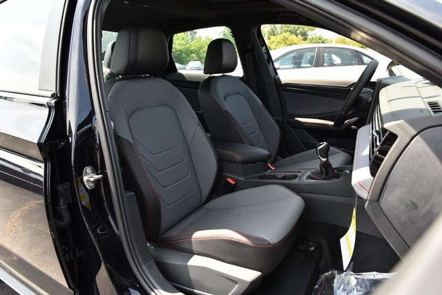 Volkswagen Jetta GLI Vehicle Image 21
