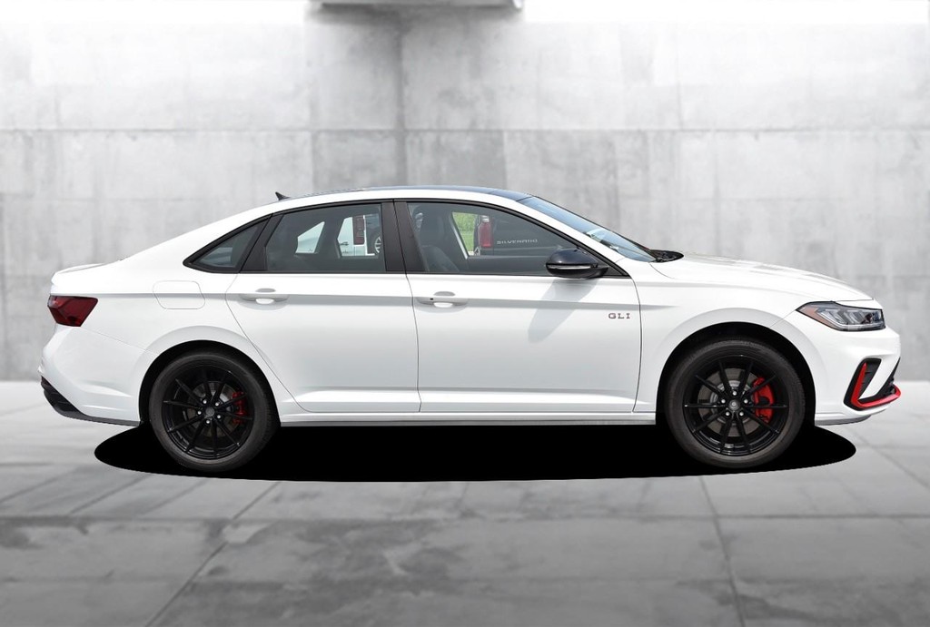 Volkswagen Jetta GLI Vehicle Full-screen Gallery Image 5