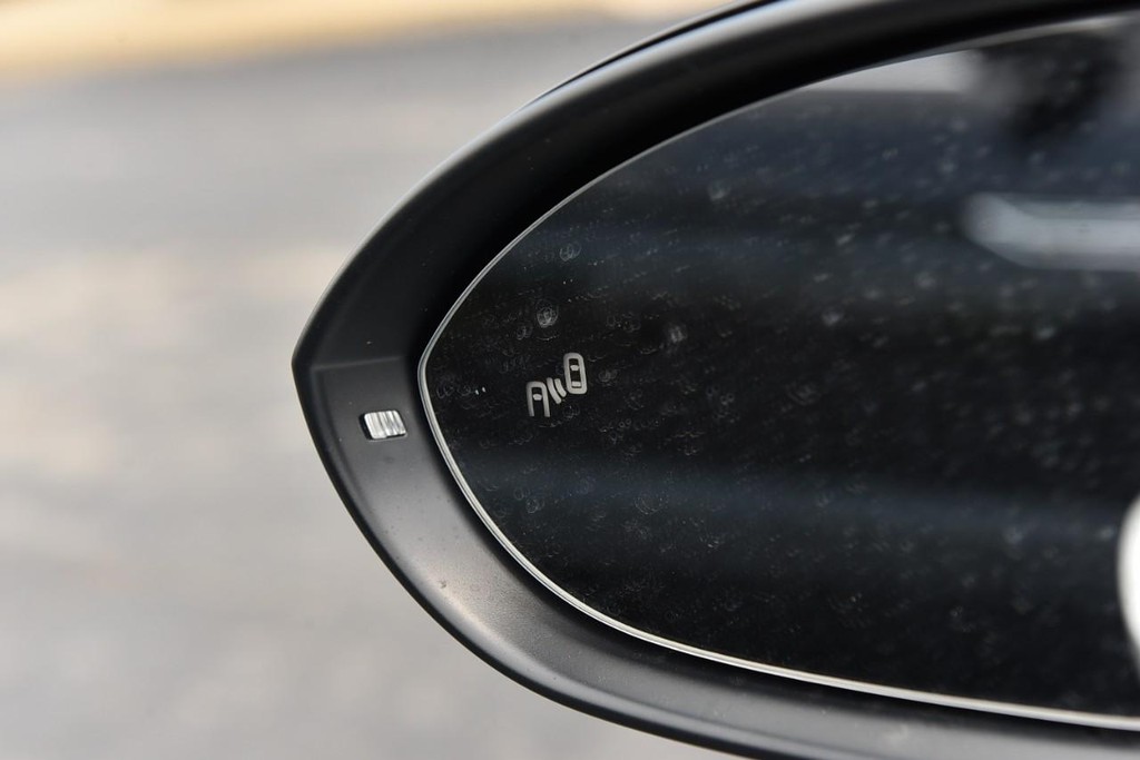 Volkswagen Jetta GLI Vehicle Full-screen Gallery Image 10