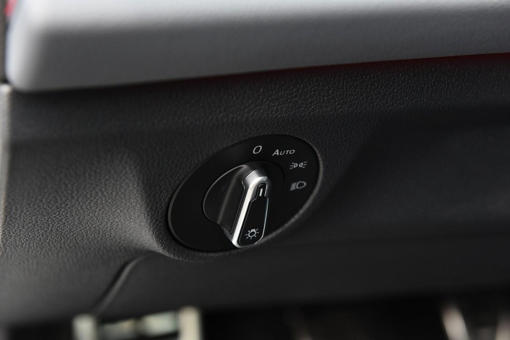 Volkswagen Jetta GLI Vehicle Full-screen Gallery Image 11