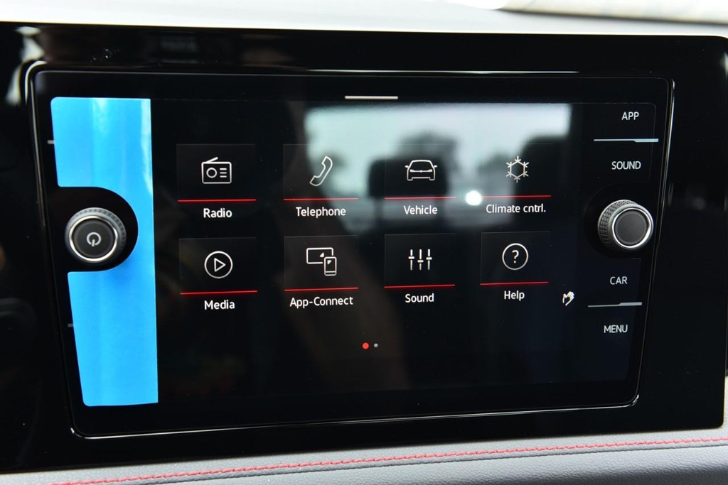 Volkswagen Jetta GLI Vehicle Full-screen Gallery Image 14