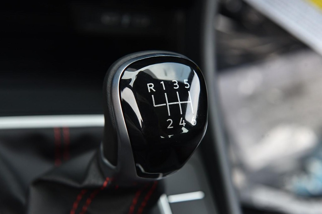 Volkswagen Jetta GLI Vehicle Full-screen Gallery Image 18