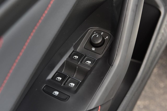Volkswagen Jetta GLI Vehicle Image 08