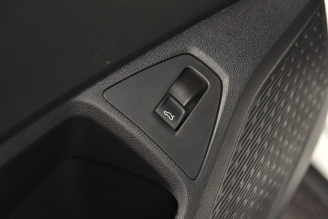 Volkswagen Jetta GLI Vehicle Image 09