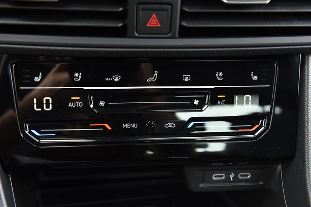 Volkswagen Jetta GLI Vehicle Image 15