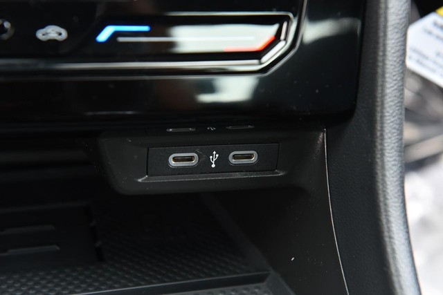 Volkswagen Jetta GLI Vehicle Image 16