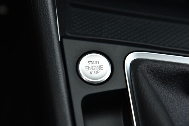 Volkswagen Jetta GLI Vehicle Image 17