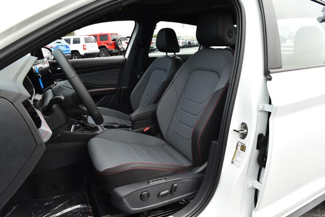 Volkswagen Jetta GLI Vehicle Image 20