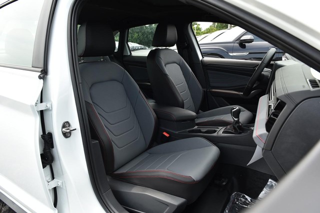 Volkswagen Jetta GLI Vehicle Image 21