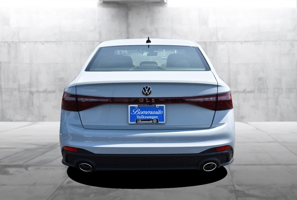 Volkswagen Jetta GLI Vehicle Full-screen Gallery Image 6