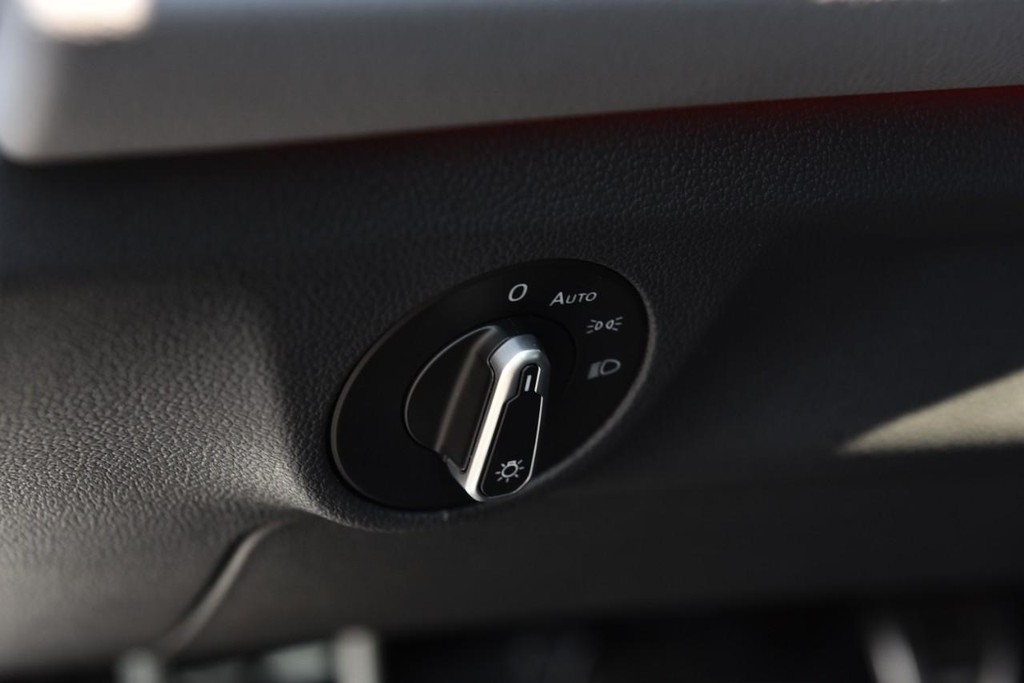 Volkswagen Jetta GLI Vehicle Full-screen Gallery Image 11