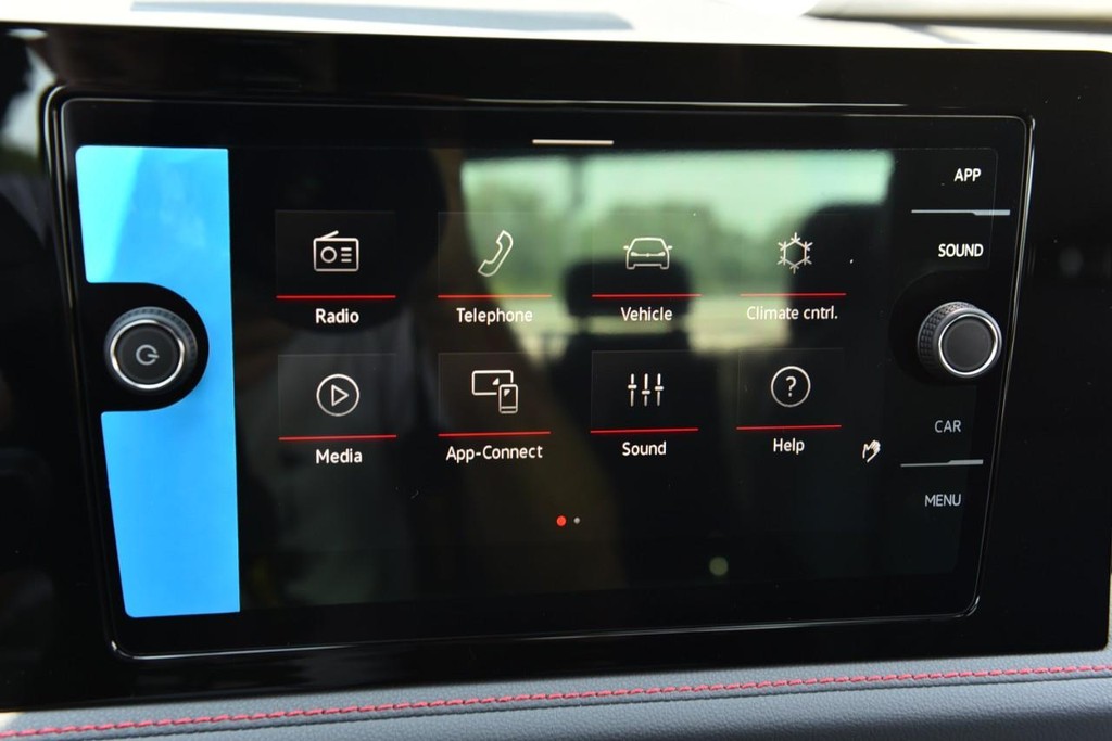 Volkswagen Jetta GLI Vehicle Full-screen Gallery Image 14