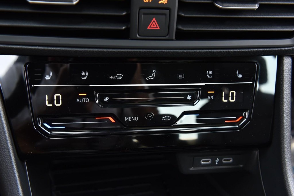 Volkswagen Jetta GLI Vehicle Full-screen Gallery Image 15