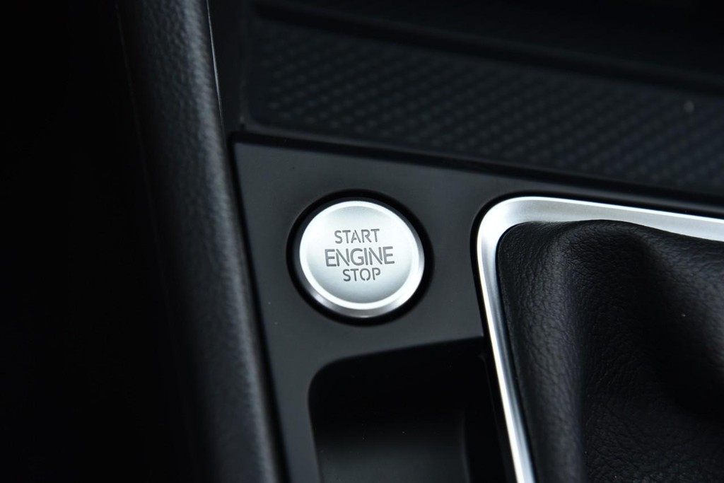 Volkswagen Jetta GLI Vehicle Full-screen Gallery Image 17
