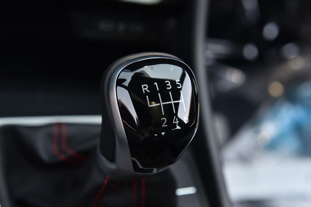 Volkswagen Jetta GLI Vehicle Full-screen Gallery Image 18