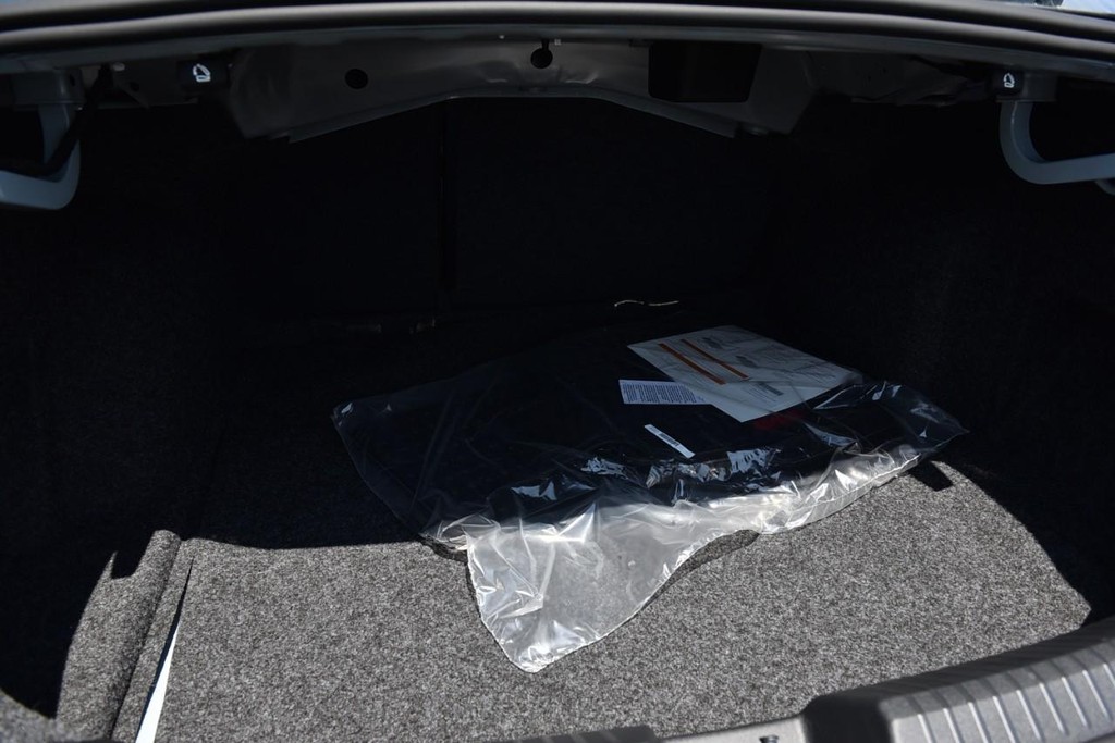Volkswagen Jetta GLI Vehicle Full-screen Gallery Image 24
