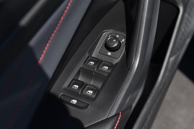 Volkswagen Jetta GLI Vehicle Image 08