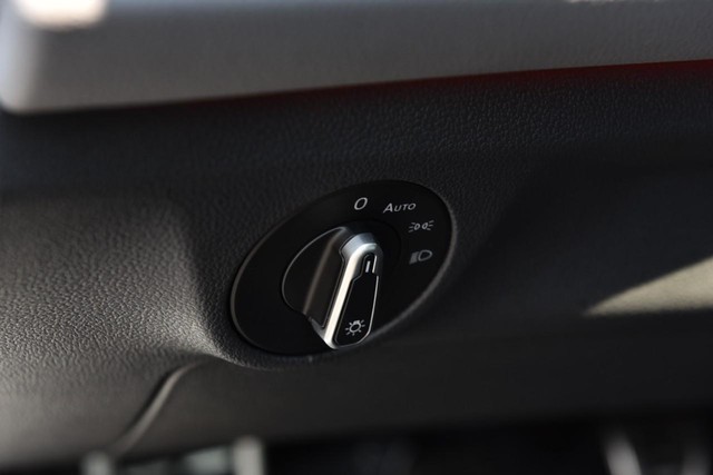 Volkswagen Jetta GLI Vehicle Image 11