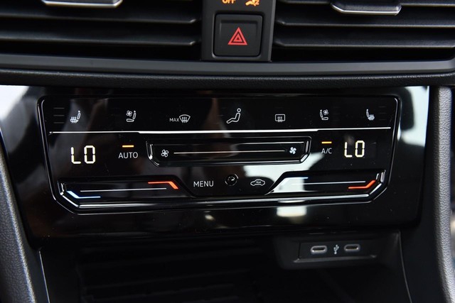Volkswagen Jetta GLI Vehicle Image 15