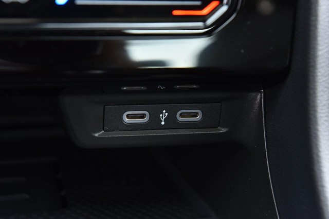 Volkswagen Jetta GLI Vehicle Image 16