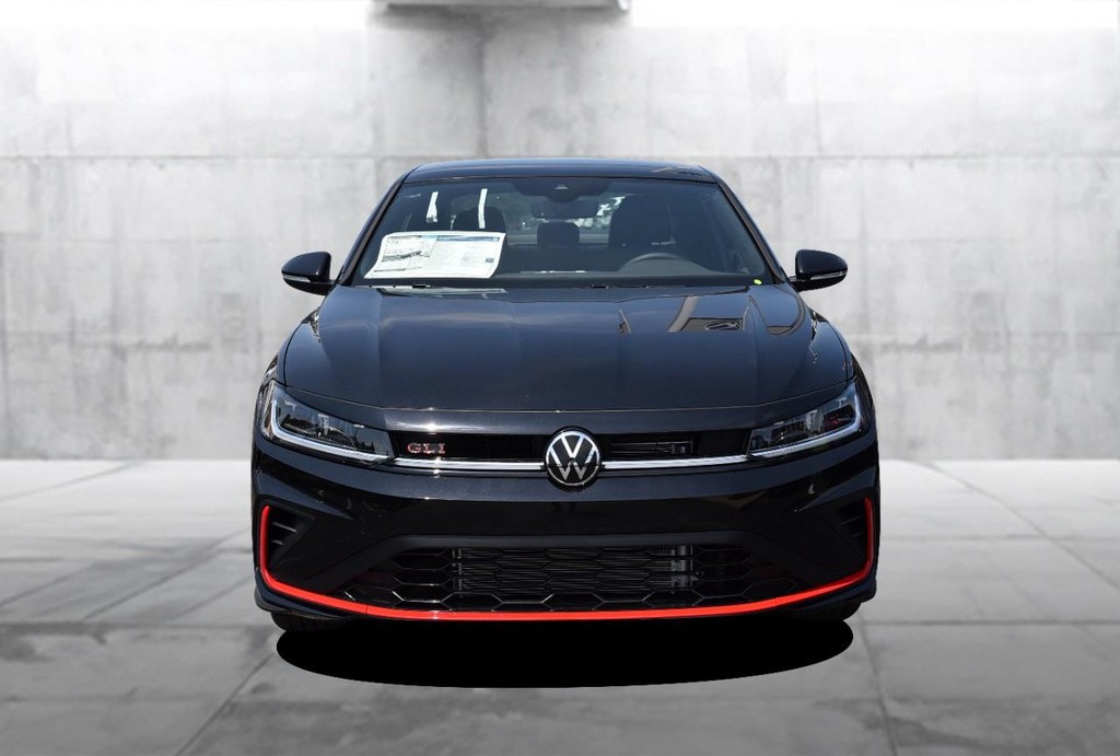Volkswagen Jetta GLI Vehicle Full-screen Gallery Image 4